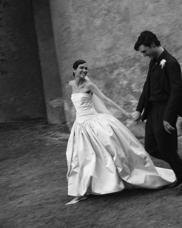 A Romantic Wedding Amidst the Rolling Hills of Umbria — photo 1