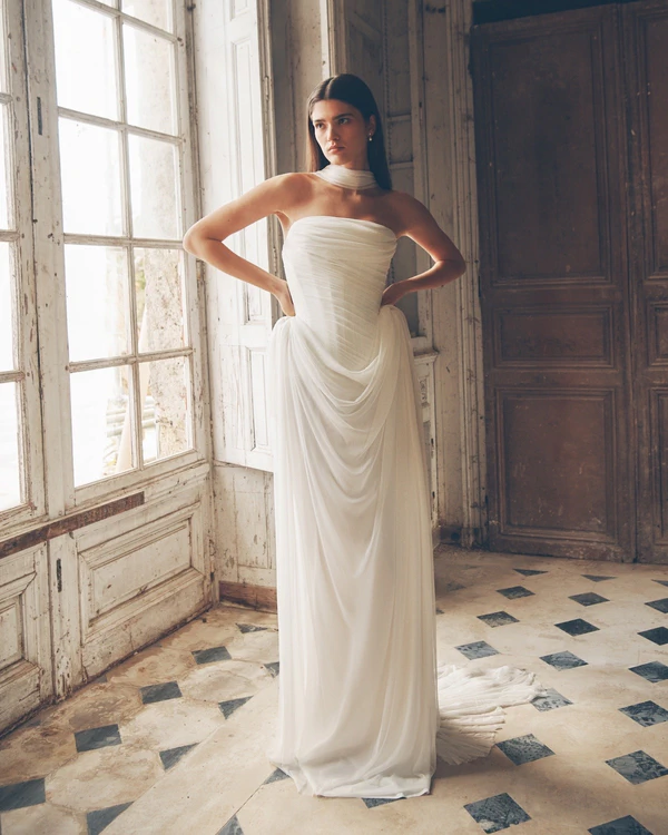 18 Chic Statuesque Bridal Dresses from the Fall '26 Season