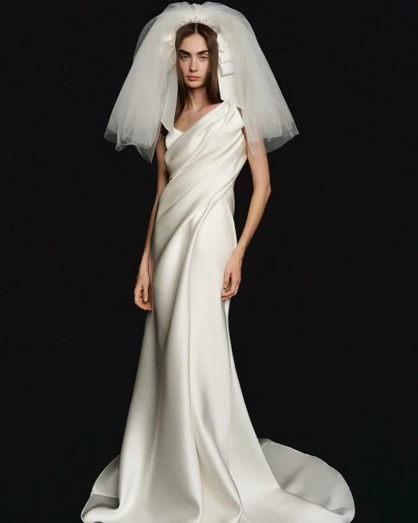 <a href="https://www.instagram.com/valentinyudashkin_official/">Yudashkin</a>