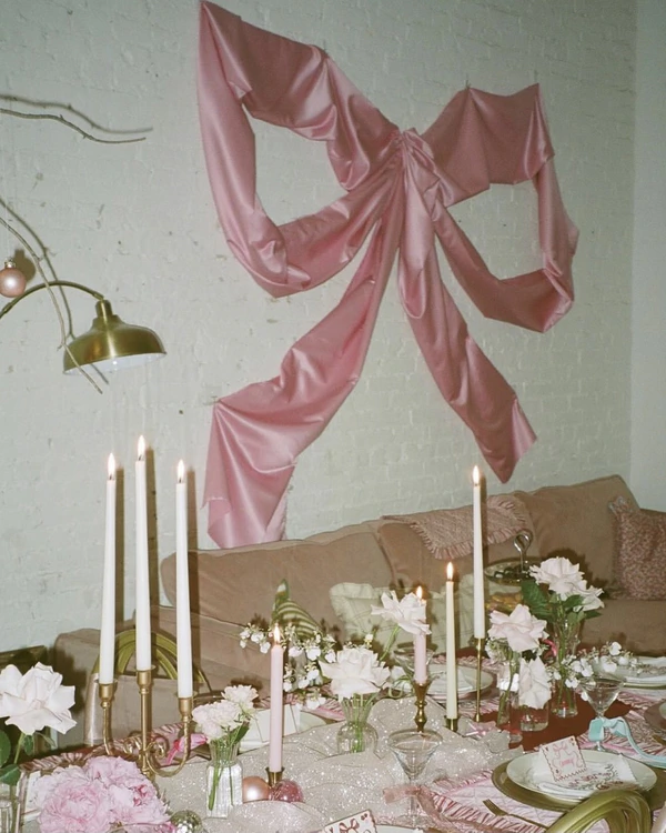 Bows Everywhere: 2024 Trend Insight