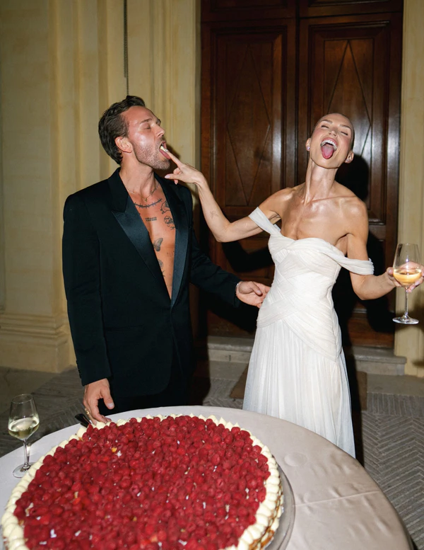 From Roman Garden Romance to a Red-Lit Nightclub at This Villa Aurelia Wedding