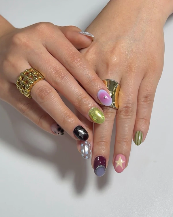 <a href="https://www.instagram.com/p/DYk_zKejXiu/?img_index=4">Medialunanails</a>