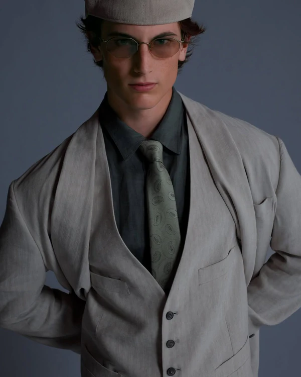 <a href="https://www.instagram.com/giorgioarmani/p/DXd0I2dH3kn/?img_index=3">Giorgio Armani</a>, Photography: <a href="https://www.instagram.com/elirusselllinnetz/">Eli Russell Linnetz</a>