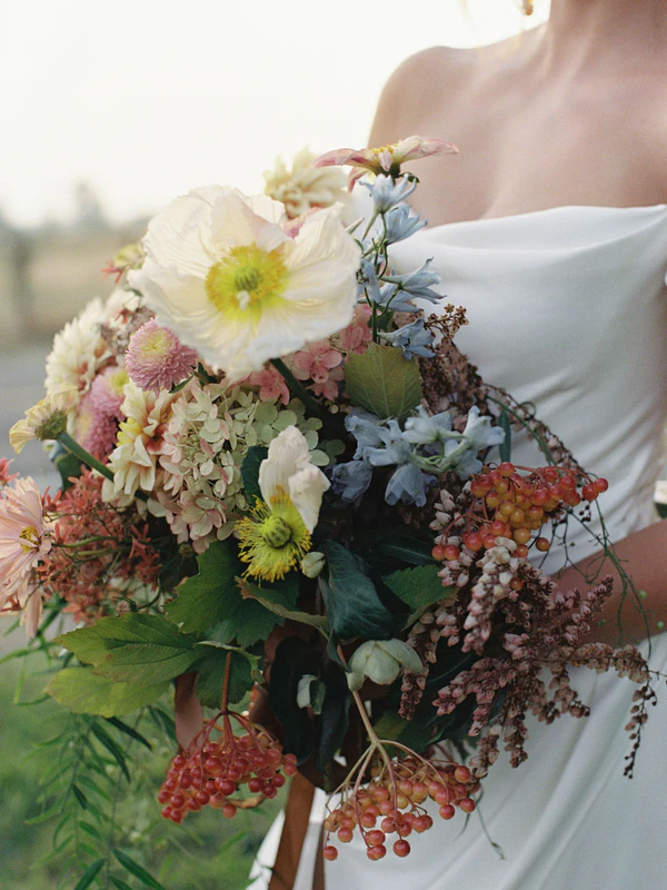 An Authentic Garden Wedding Editorial — photo 6