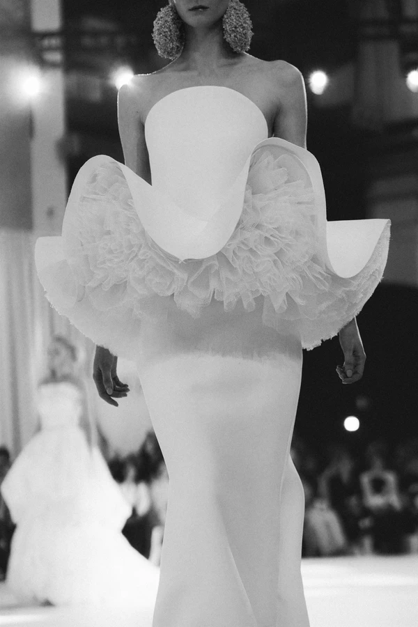 <span><a href="https://www.instagram.com/isabelsanchiscostura/">Isabel Sanchis</a>, Photography: <a href="https://www.instagram.com/tiposnet/">Tipos</a></span>