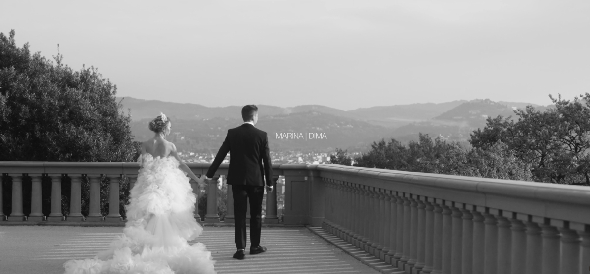 Photographers Beige and Wine